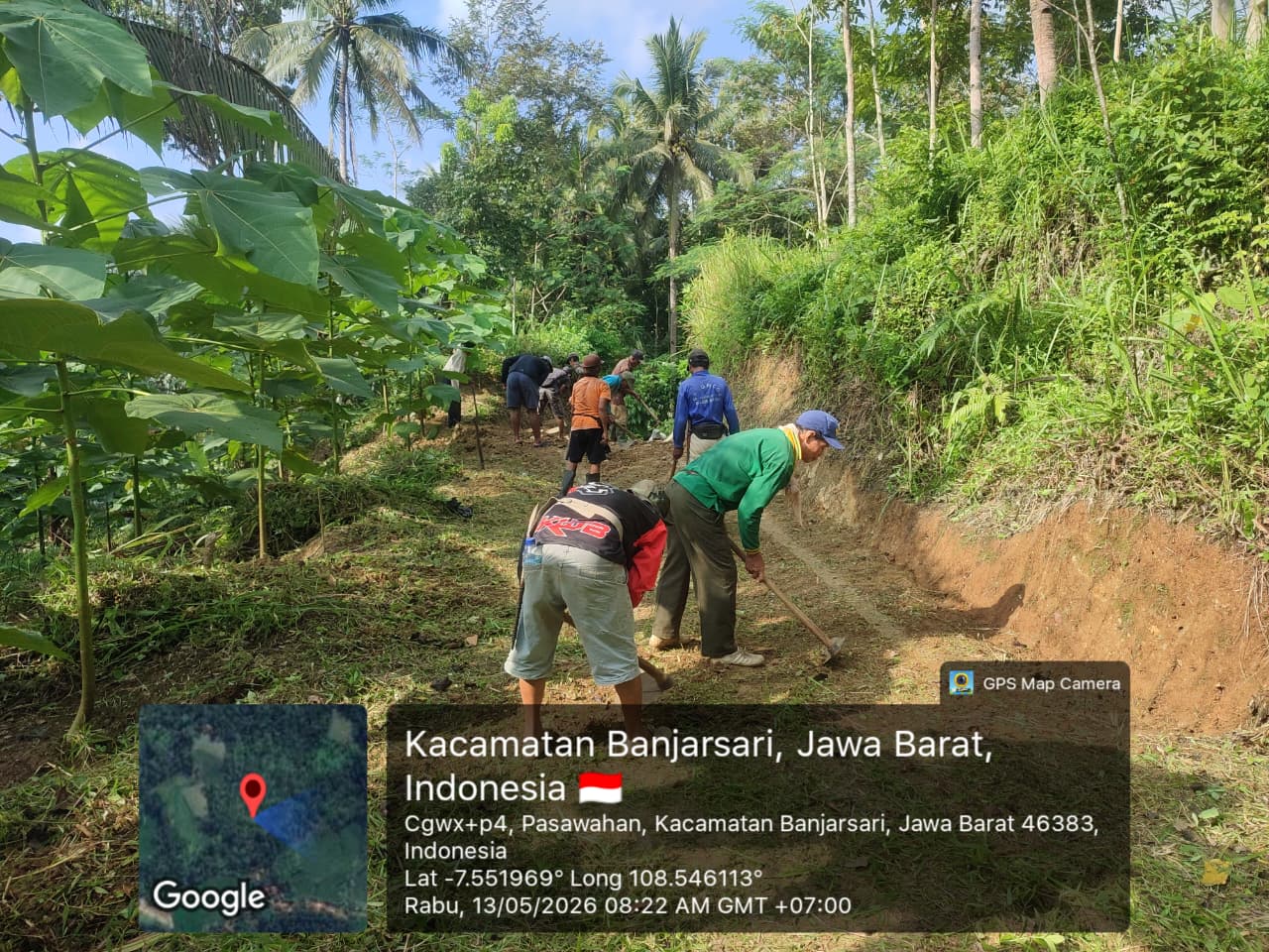 Kegiatan Gotong Royong Pembers...